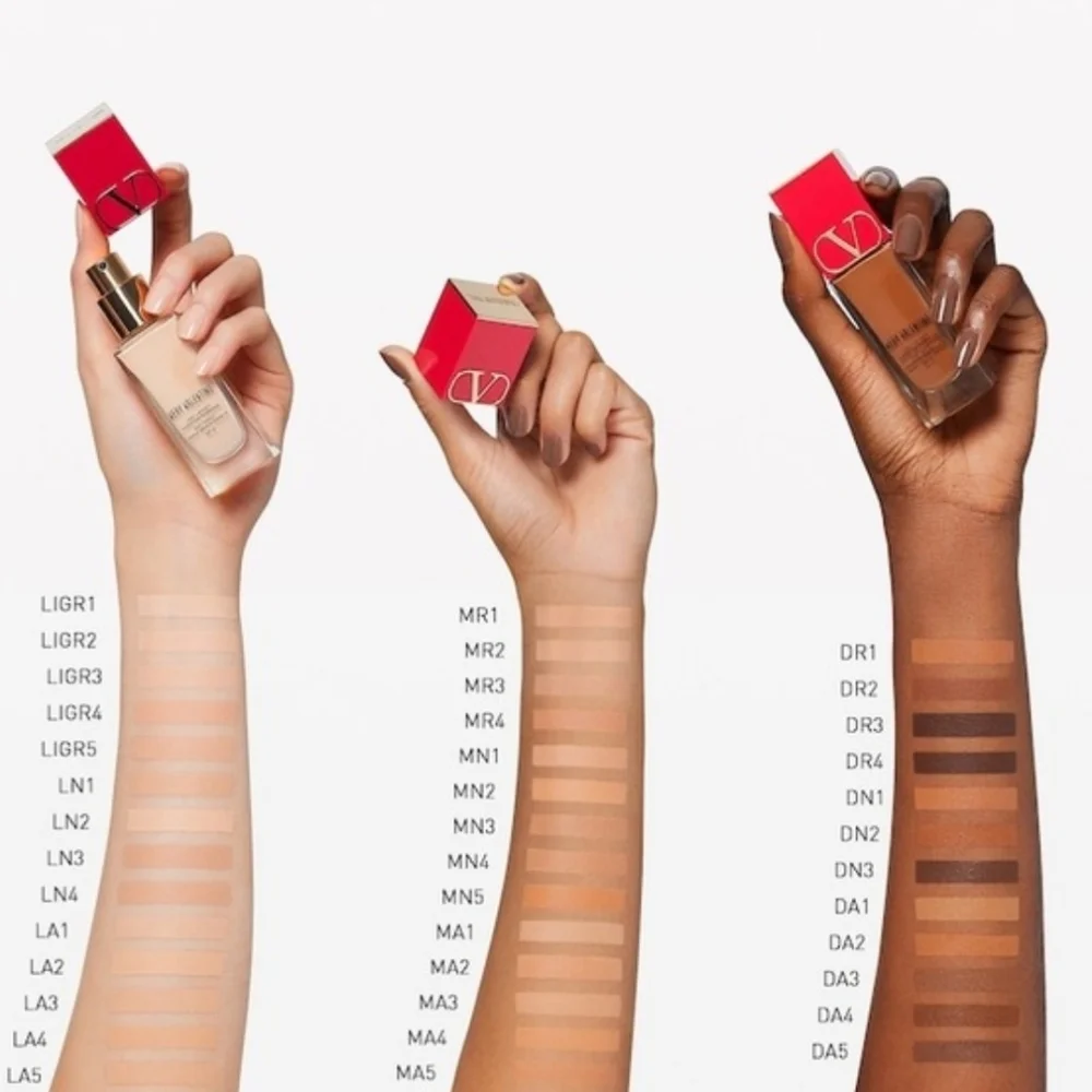 Very Valentino 24-Hour Wear Liquid Foundation - Picture 2 of 10